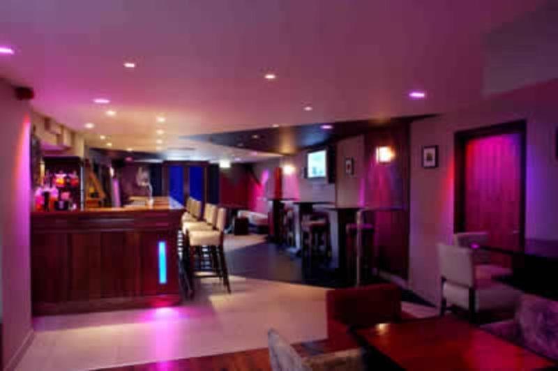 The Wander Inn Bar & Accommodation Кенмеър Екстериор снимка